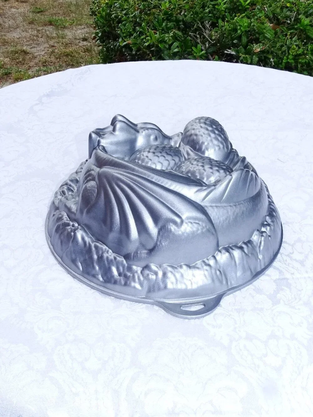 Thinkgeek Game of Thrones Sleeping Dragon w/Eggs Cake Mold Never Used